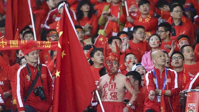 爸爸》以轻喜剧的形式打开这一话题，或能带来不一样的观感。