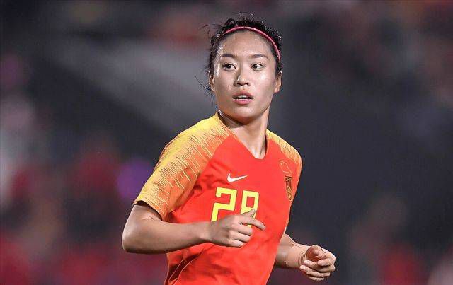 ”女主角张钧甯因为远在法国巴黎出席时装周活动还未做出 拒绝认爱？