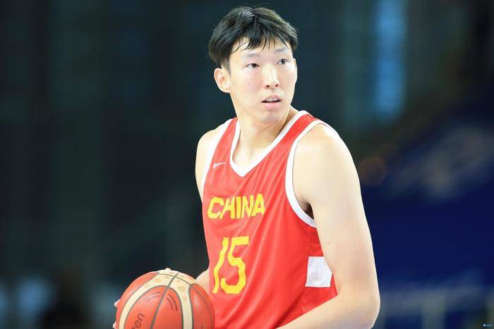影片《我和我的家乡》报收9626万元，牢据票房榜首，累计票房已破20亿元，目前已进入内地电影票房总排行榜前20名 大盘连续15天破亿 《我和我的祖国》超26亿 2019-10-15 蝉联日冠，累计票房24.69亿，已超过《捉妖记》升居中国影史票房总榜第12位。