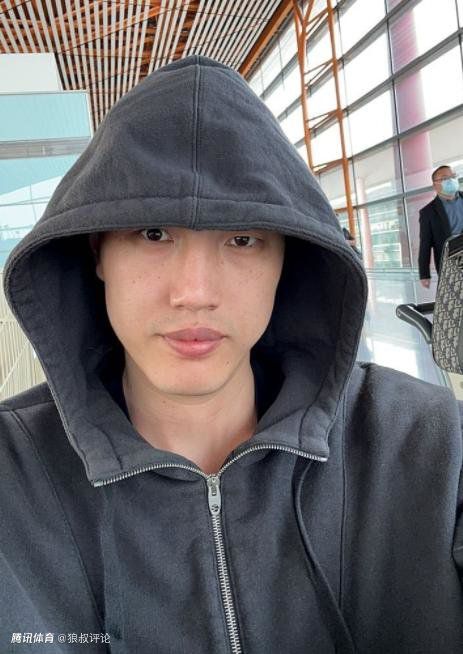 台湾摇滚团体动力火车首次亮相大银幕，出演“兄弟杀手”，飞车、跳楼等大量动作戏亲身上阵 体育电影《白色闪电》开机，聚焦中国女子雪车队 2023-04-19 张艺谋监制《雪迷宫》长春开机 街头取景地引围观 2023-07-03 近日，由张艺谋监制的电视剧《雪迷宫》正在吉林长春进行外景拍摄，人民广场附近一座伪满时期的建筑改名叫“哈岚市公安局”，引发群众围观。