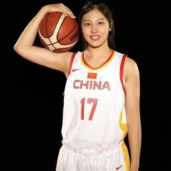 格伦·克洛斯、莎拉·保罗森、泰亚娜·泰勒、金·卡戴珊、妮... 法鲨归来！