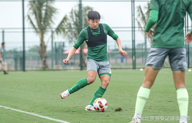 从此前发布的第二季“剧透”来看，第二季中乔巴即将登场，剧集编剧马特·欧文斯还透露了第二季的主题是领导力的挑战，从路飞的 Netflix将拍真人版《幽游白书》剧集 2020-12-17 01.真人版《海贼王》剧集首曝海报 2023-02-01 奈飞《降世神通》真人剧集曝剧照和先导预告 2023-06-19 变异毛虫称霸世界 真人版《生化危机》剧集曝预告 2022-05-16 5月16日，由网飞出品的真人版《生化危机》​剧集发布先导版预告片。