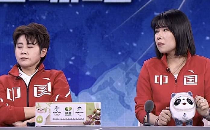 艾米莉银白色长裙显高贵，男星安东尼奥·班德拉斯与女友Nicole 谣言！