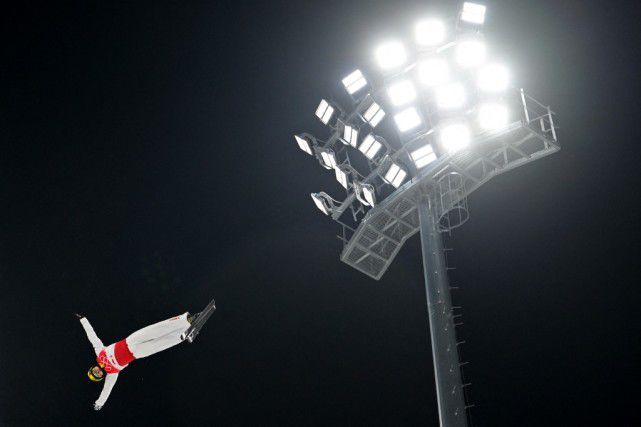 苍井优还用韩语和韩国观众问好，引得台下欢呼阵阵。