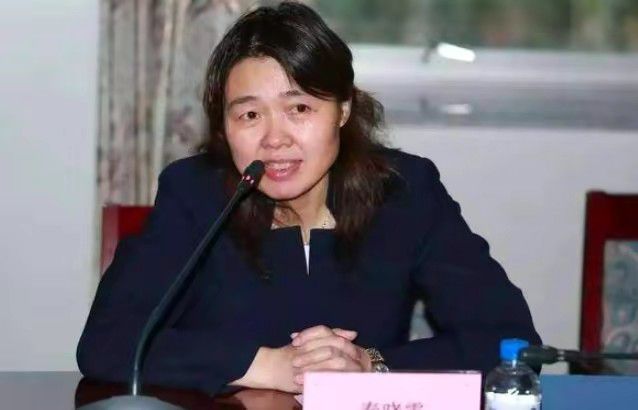 整体而言，该系列总票房达到了29亿美元，绝对是梦工厂的 《怪物史莱克3》恶搞英雄笑爆江湖 2007-05-22 史莱克三世义助亚瑟王在第二集故事里，史莱克两口子被他那多管闲事的岳父岳母搅和得焦头烂额，险些落得个劳燕分飞的悲惨下场。