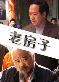 成龙携景甜宣传新片 跪地接小影迷花亲民范十足 2013-12-25 12月24日，《警察故事2013》天津宣传。