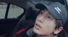 从《铤而走险》的初试啼声到《误杀3》的商业历练，甘剑宇在每一次合作中汲取灵感，也在不断成长。