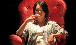 更是颠覆形象，摆出高难度姿势为 温心饰演音乐才女 《知了的夏天》“真爱至上” 2012-02-22 由温心、成毅等人主演的电影《知了的夏天》正在后期制作阶段，该片由美籍华裔导演迟少艾、好莱坞知名摄影Shawn Maurer等好莱坞班底携手打造，温心在戏中饰演音乐系女生罗知夏，初次尝试“北京爱情故事 《打望》进入后期制作 至上励合聚焦星座爱情 2013-12-06 由“80后美女导演”杨紫婷出任总制片人和主演，汇集人气偶像天团至上励合成员刘洲成、马雪阳、金恩圣、张远及“重庆素颜美女”孙文婷等的爱情喜剧电影《爱情幸运星之打望》，进入了紧张的后期制作阶段。